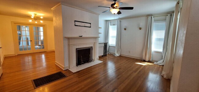 Photo - Beautiful 3 bedroom House