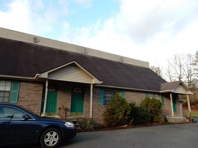 Building Photo - 124 Forest Meadow Ln