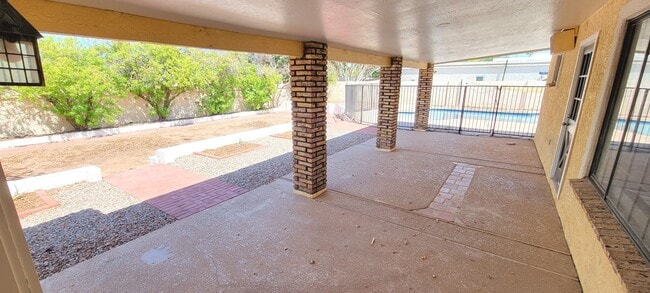 Building Photo - Tempe