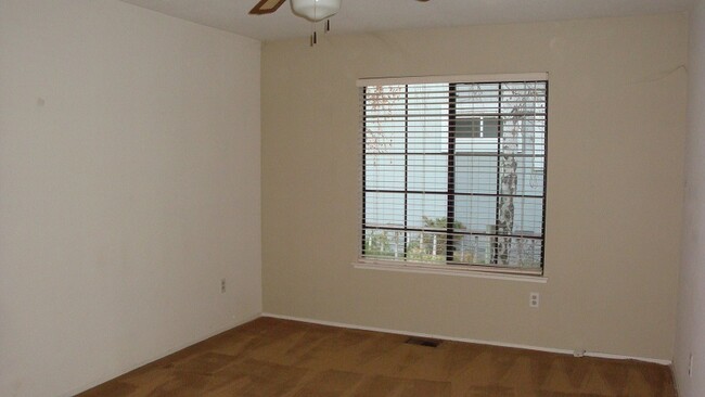 Building Photo - 2126 Sand Point Rd