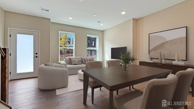 Building Photo - 606 Sadie Cir