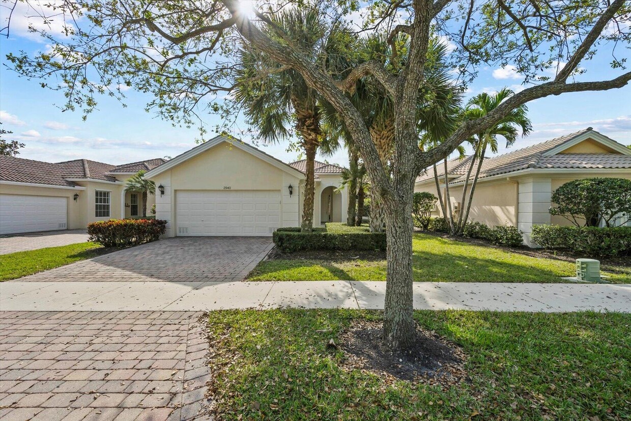 Primary Photo - 2940 Rio Claro Dr S