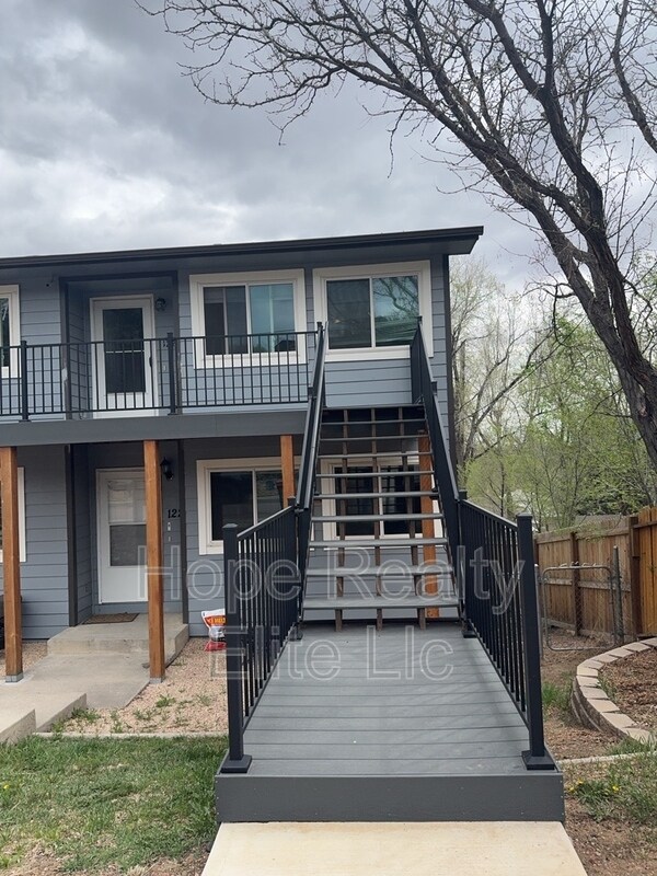 Photo - 1227 N Chestnut St Apartment