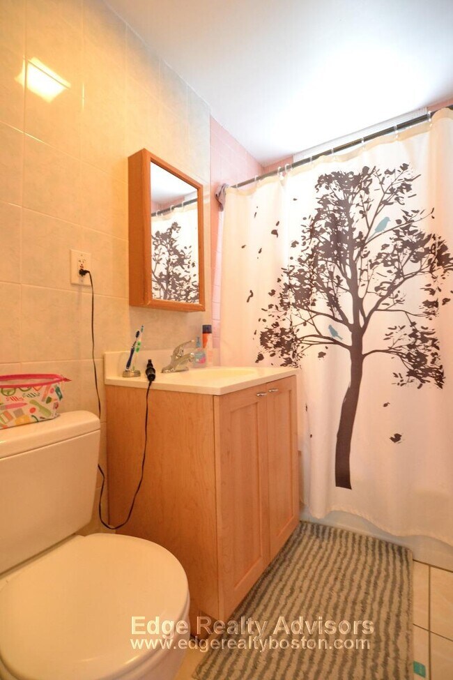 Building Photo - 6 Litchfield St