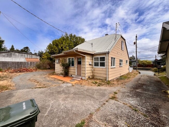 Building Photo - 2162