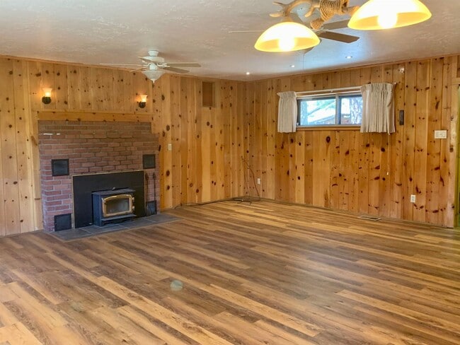 Building Photo - House for rent in Clear Creek