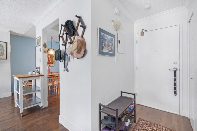 Photo du bâtiment - 665 E 6th Ave