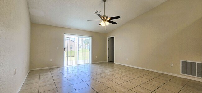 Building Photo - 710 Lindsay Pl
