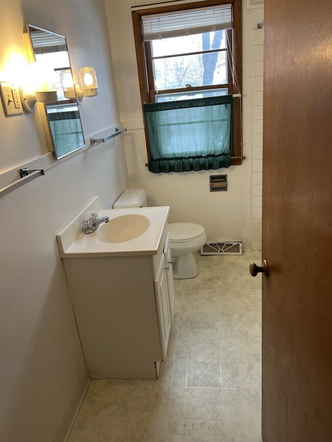 Foto del edificio - 1617 A Ave NE