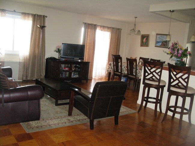 Foto del edificio - 1121 University Blvd W