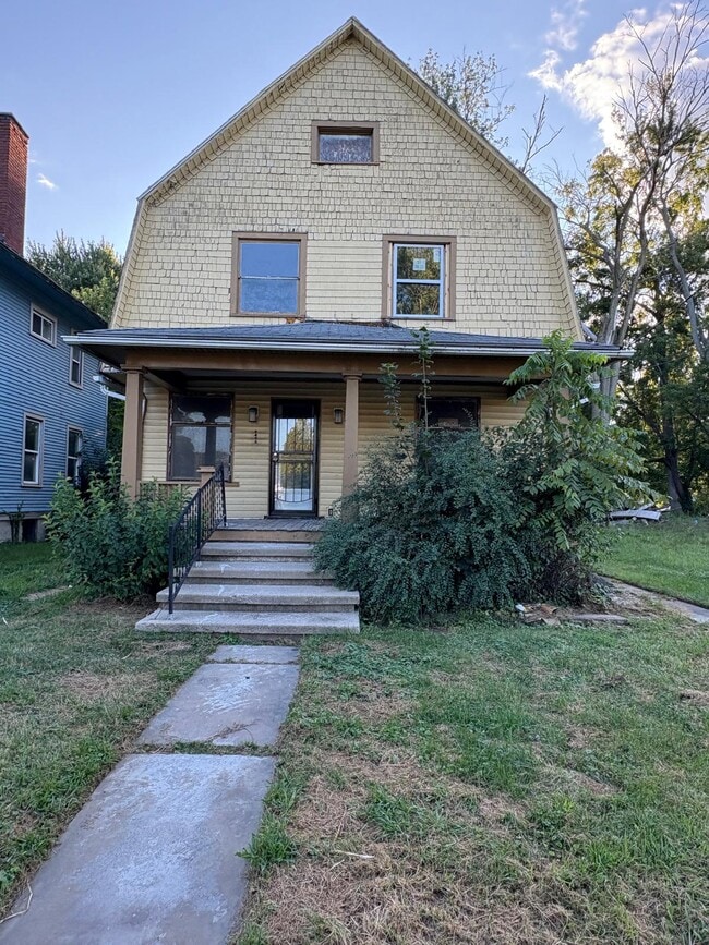 Building Photo - 2435 Warren St