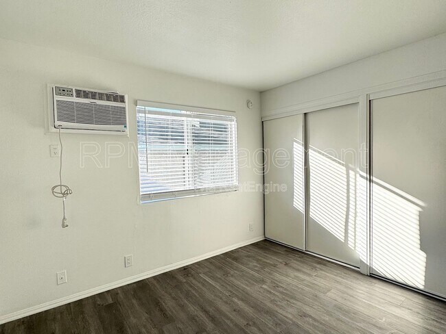 Building Photo - 6624 Sylmar Ave