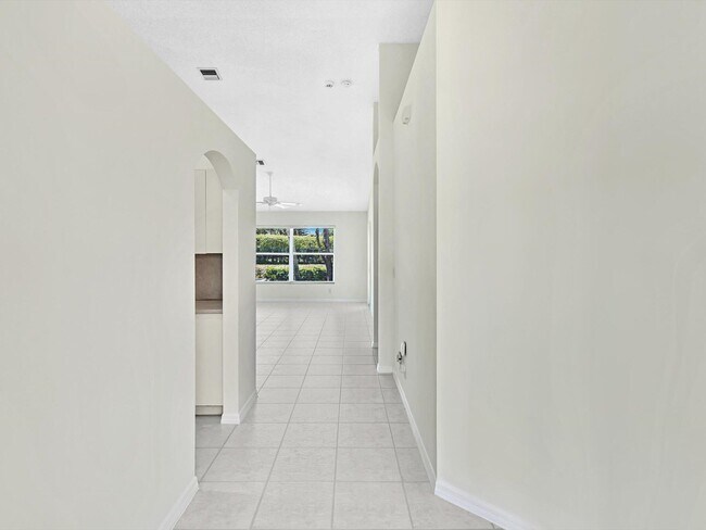 Building Photo - 6094 Lake Hibiscus Dr