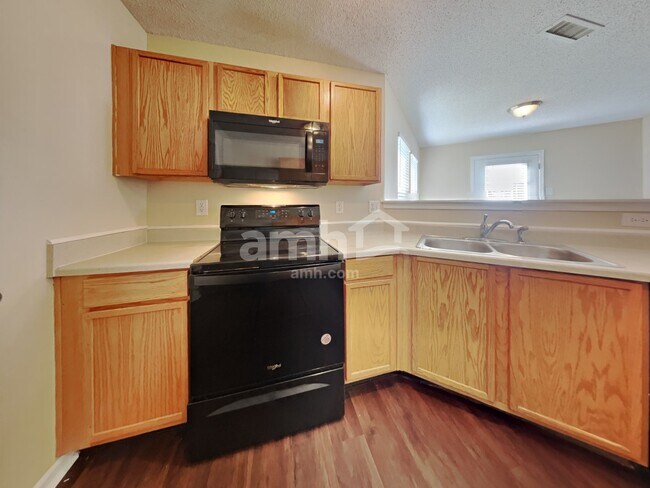 Foto del edificio - 2185 Shadowbrook Dr