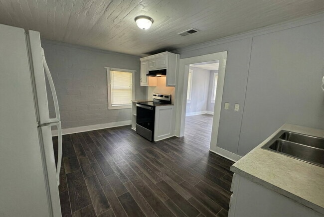 Foto del edificio - 730 Searcy Ave