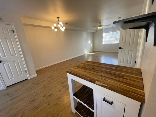 Building Photo - Beautiful Two Bedroom Home!