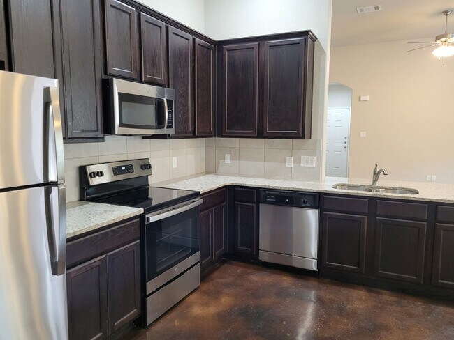 Foto del edificio - 3BD 2BA Seguin