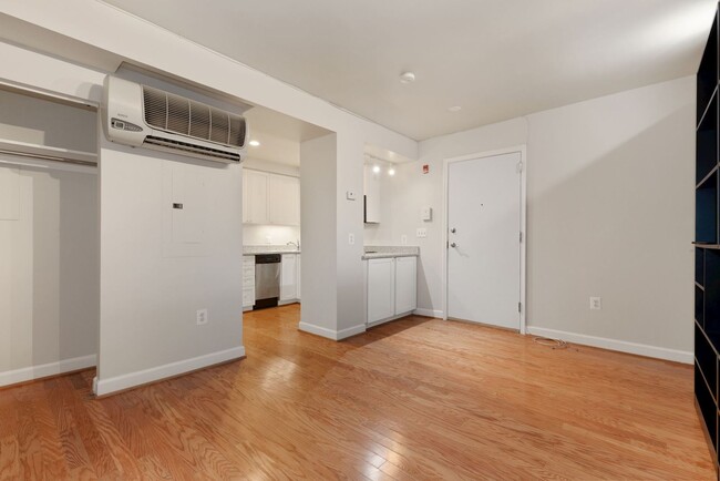 Building Photo - Renovated Studio by Thomas Circle