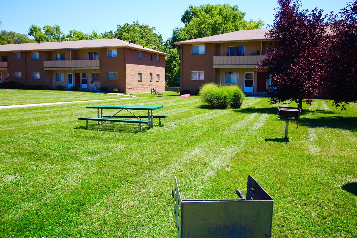 Primary Photo - 11220 W 60th Ter