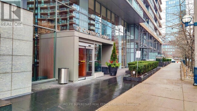 Building Photo - 10 Capreol Ct