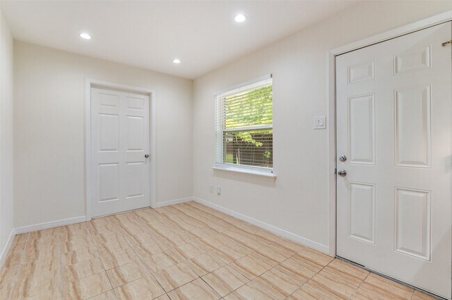 Foto del edificio - 8635 Ashcroft Ave