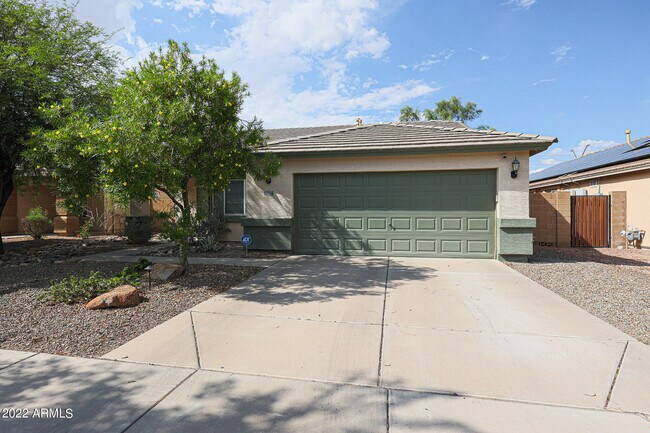 Foto del edificio - 15126 W Woodlands Ave