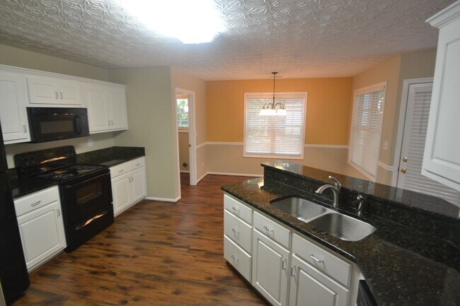Foto del edificio - 2600 Hidden Creek Dr