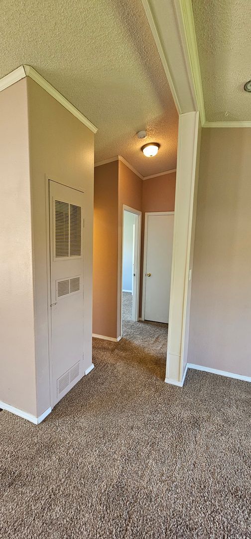 Building Photo - 510 S Circle Dr