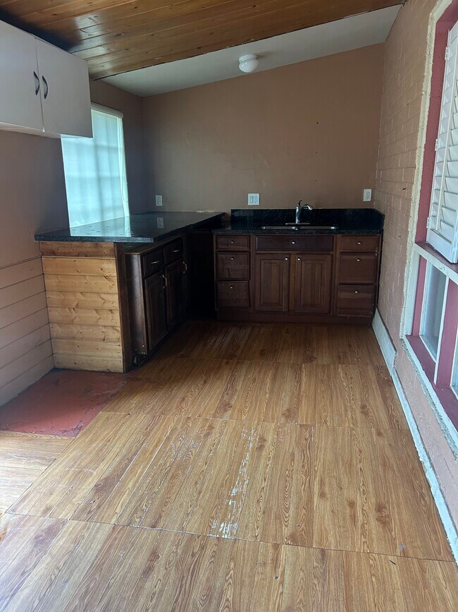 Foto del edificio - 155 E 15th Ave