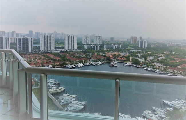 Foto del edificio - 21205 Yacht Club Dr