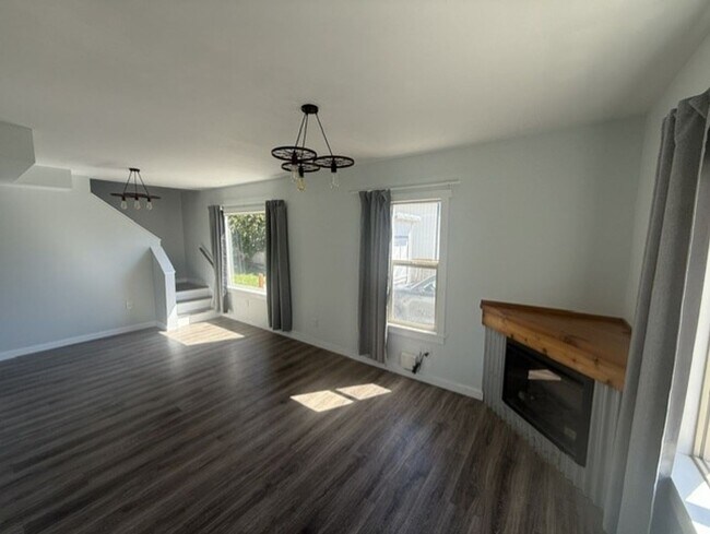 Foto del edificio - Great updated home on quiet downtown street, fenced yard.