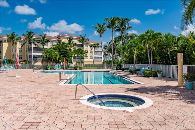 Foto del edificio - 255 West End Dr