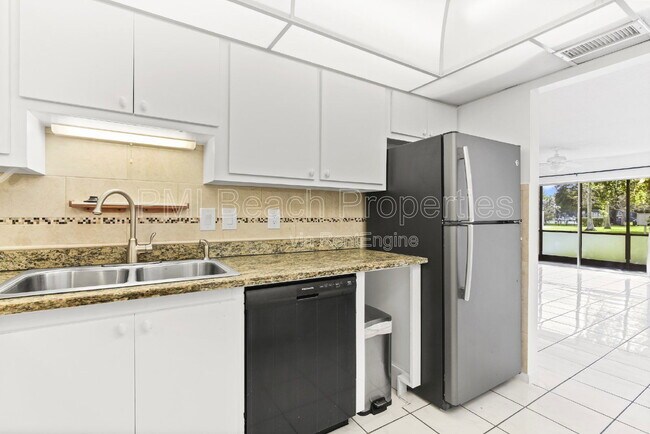 Foto del edificio - 345 W Laurel Dr