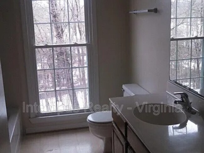 Foto del edificio - 7140 Chesterfield Dr