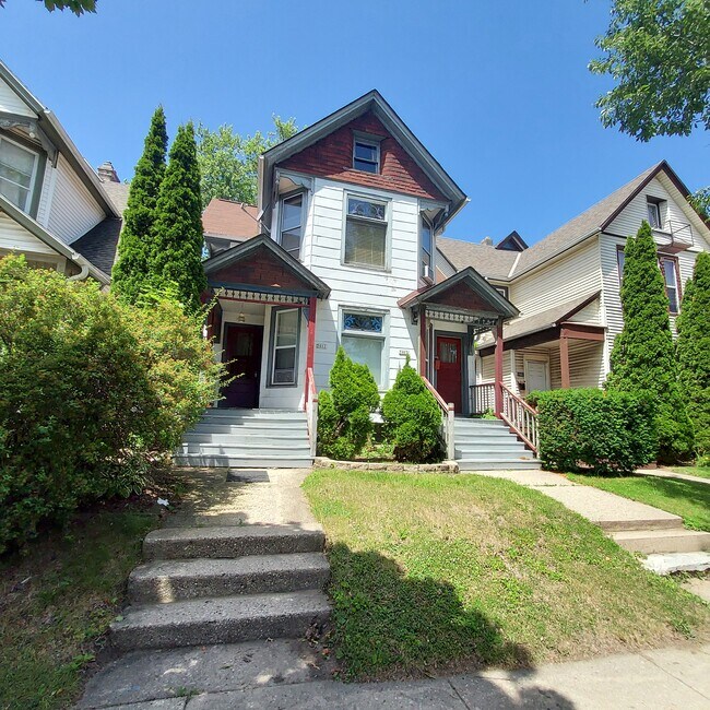 Lower unit of old Victorian - 2461 N Oakland Ave
