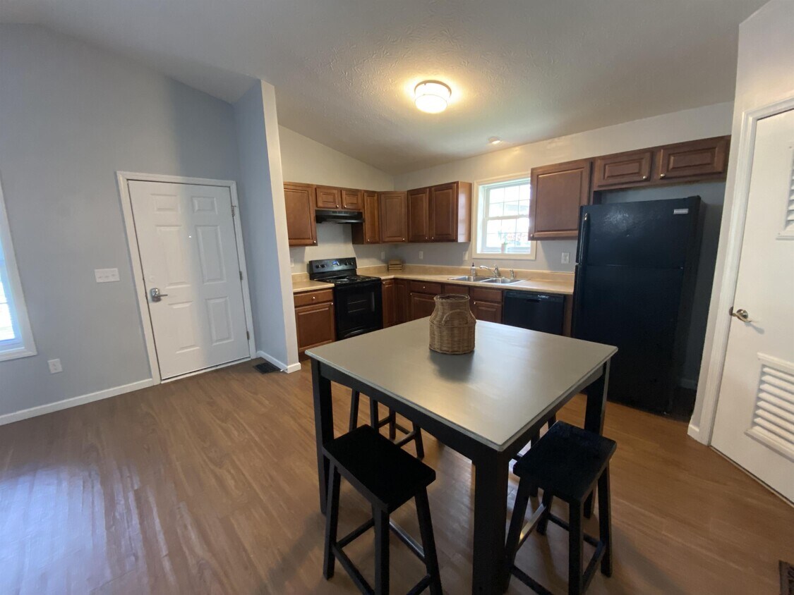 558 Locust St Unit 1, Indiana, PA 15701 Room for Rent in Indiana, PA