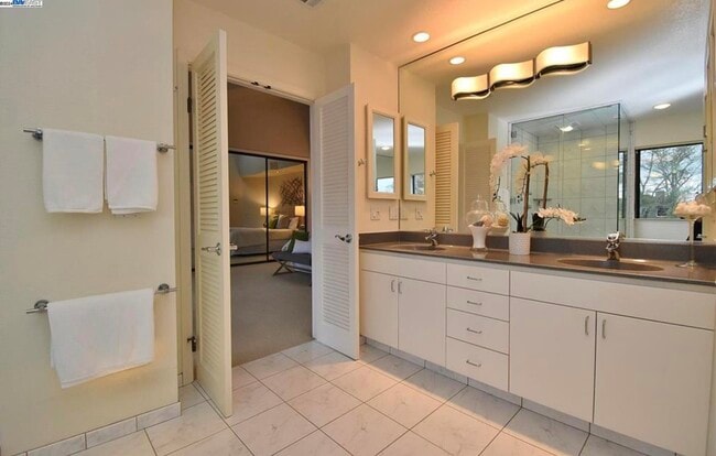 Building Photo - 58 Steuben Bay