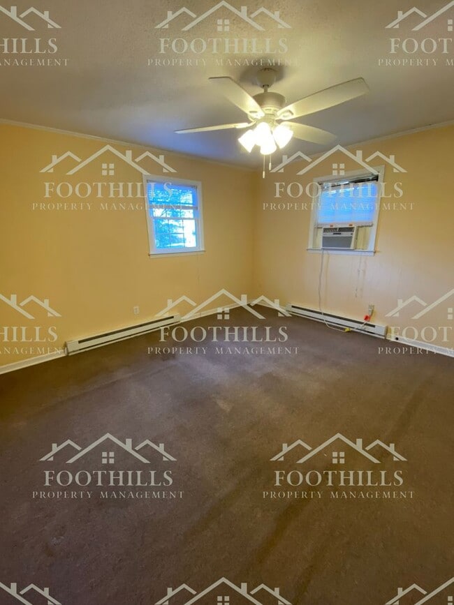Foto del edificio - 115 Holliday Ln
