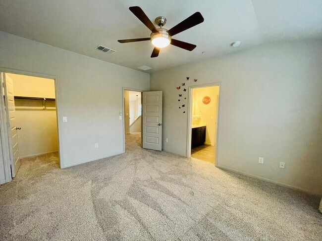 Foto del edificio - 1620 Bryant Dr