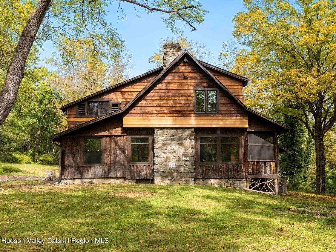 Primary Photo - 5 Riverby Ln