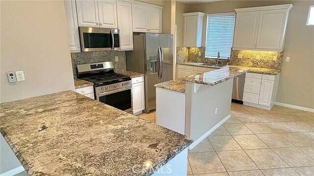 Foto del edificio - 17543 Nutwood Dr