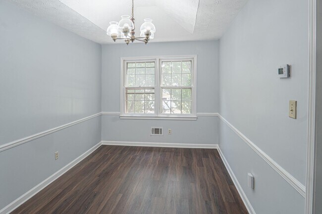 Foto del edificio - Charming 3-Bedroom Home on Expansive Lot in Lawrenceville – Brookwood School District