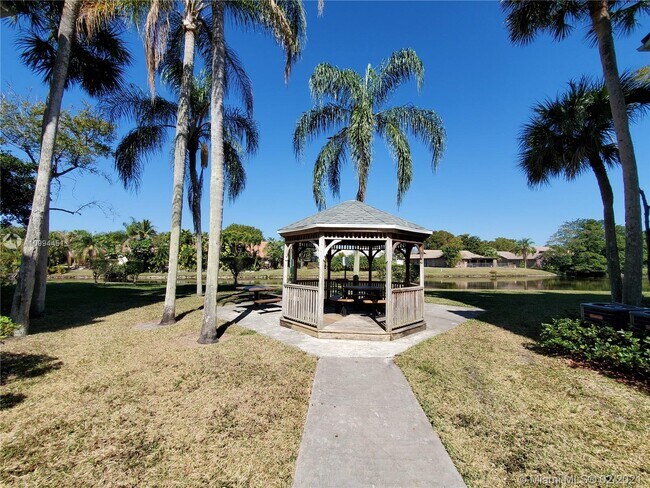 Foto del edificio - 11245 W Atlantic Blvd