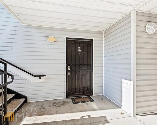 Building Photo - 2201 Fairington Ridge Cir