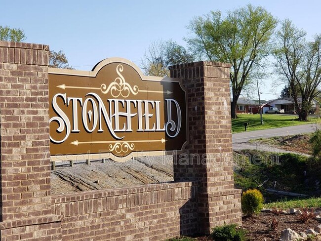 Foto del edificio - 235 Stonefield Dr