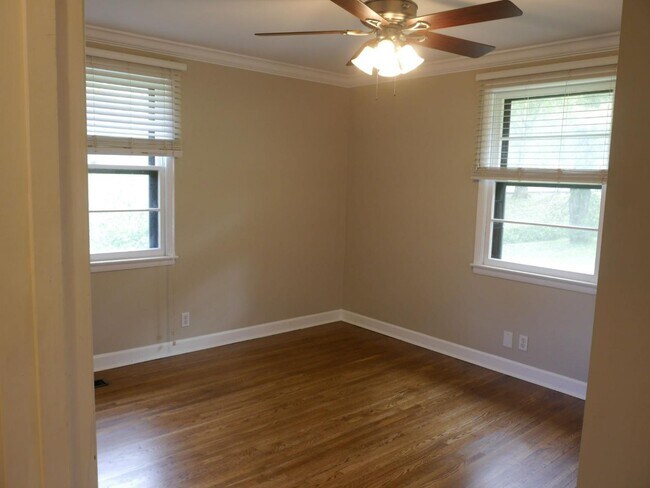Foto del edificio - 4820 Lynn Dr