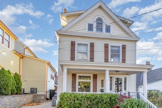 Building Photo - 1030 Vine St