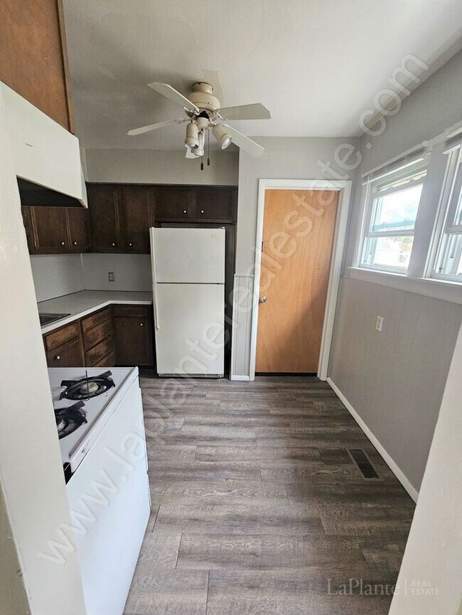 Building Photo - Lower East Toledo Apartment for Rent