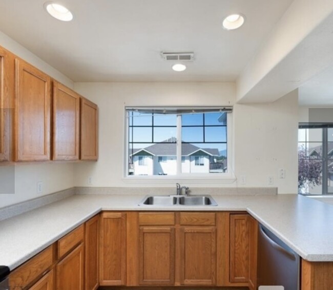 Building Photo - 1120 Longbow Ln