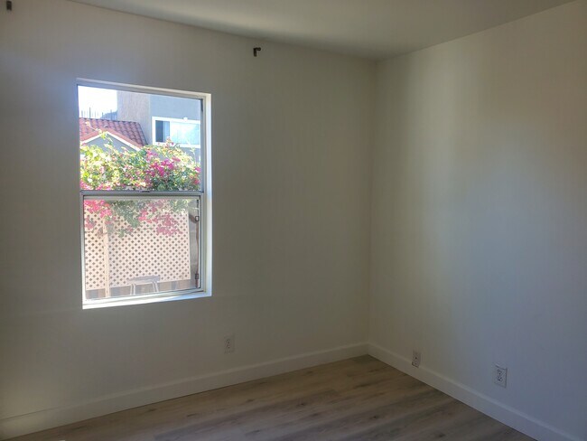 Building Photo - 423 Indiana Ave